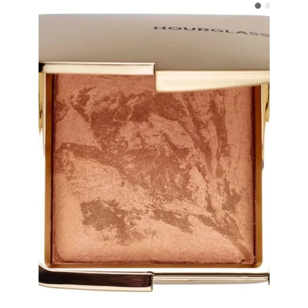 Hourglass Ambient® Lighting Bronzer in Radiant Bronze